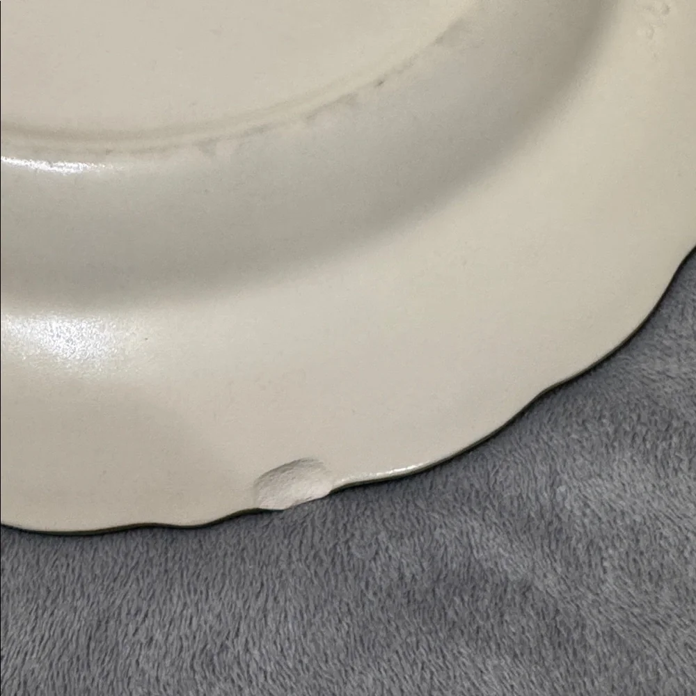 Vintage Metlox Poppytrails Sculpted Zinnia #1073 Set of 2 Dinner Plates 10.5”‎